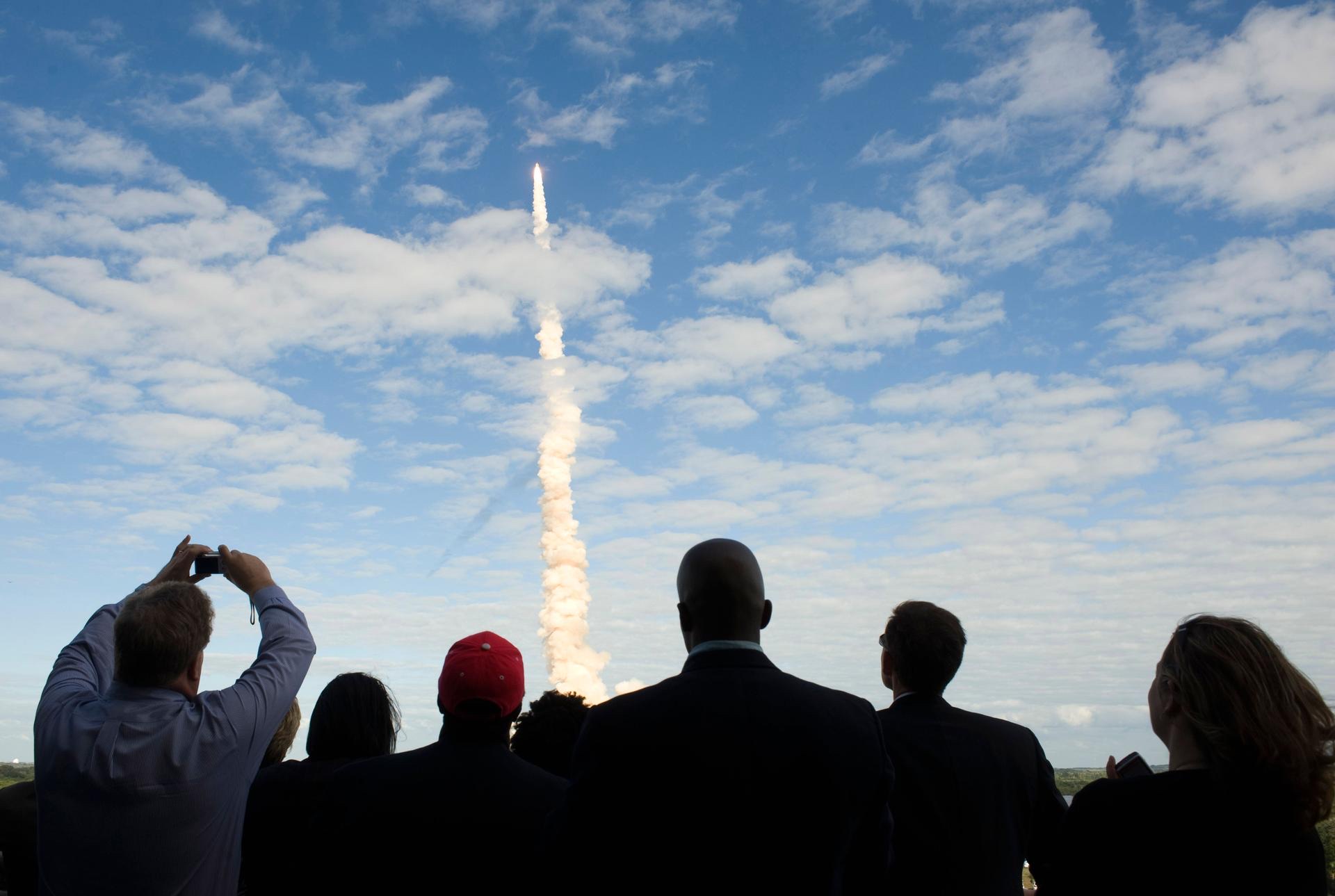 Space Shuttle Atlantis STS-129 launch, November 2009 (NASA)